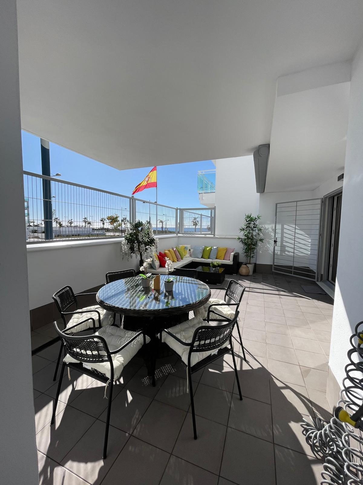 Toldo y mesa, apartamento Duna Beach en Torrox Costa