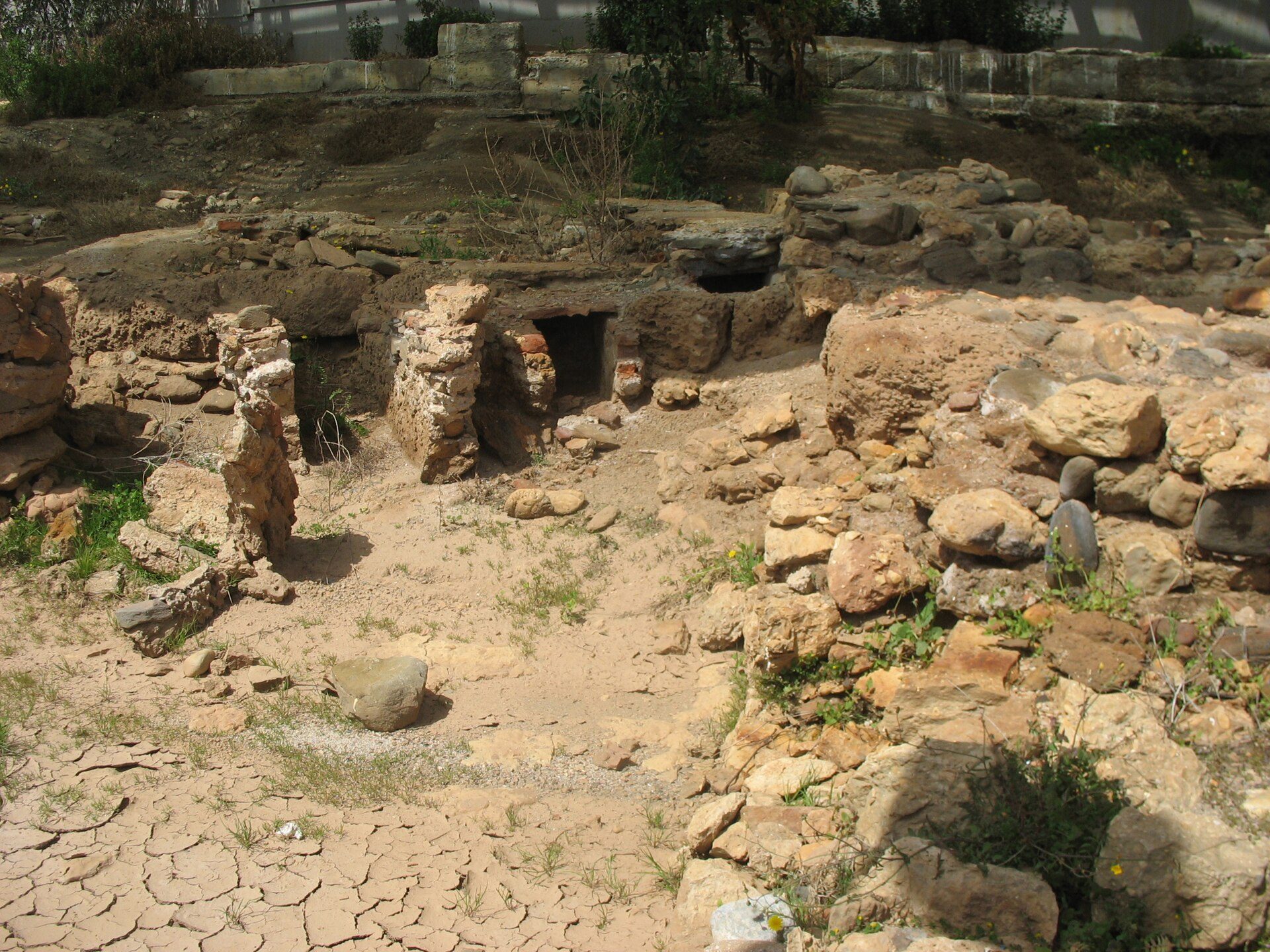 Restos de la factoría romana de salazones junto al Faro de Torrox
